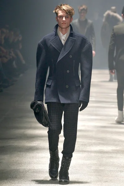 Look 18
